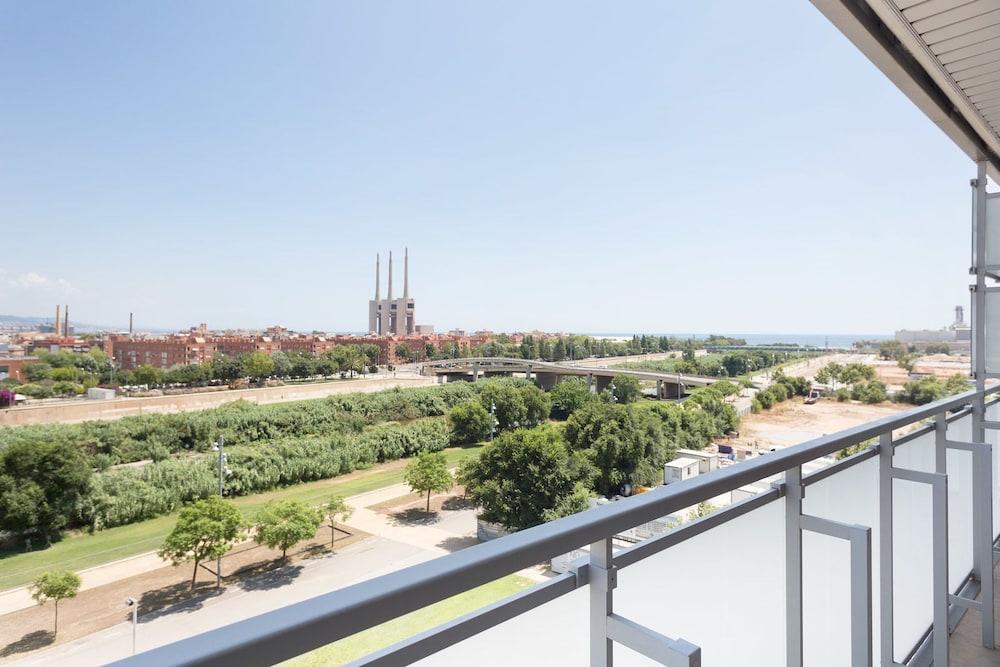 Olala Port Forum Apartments Sant Adria de Besos Exterior photo